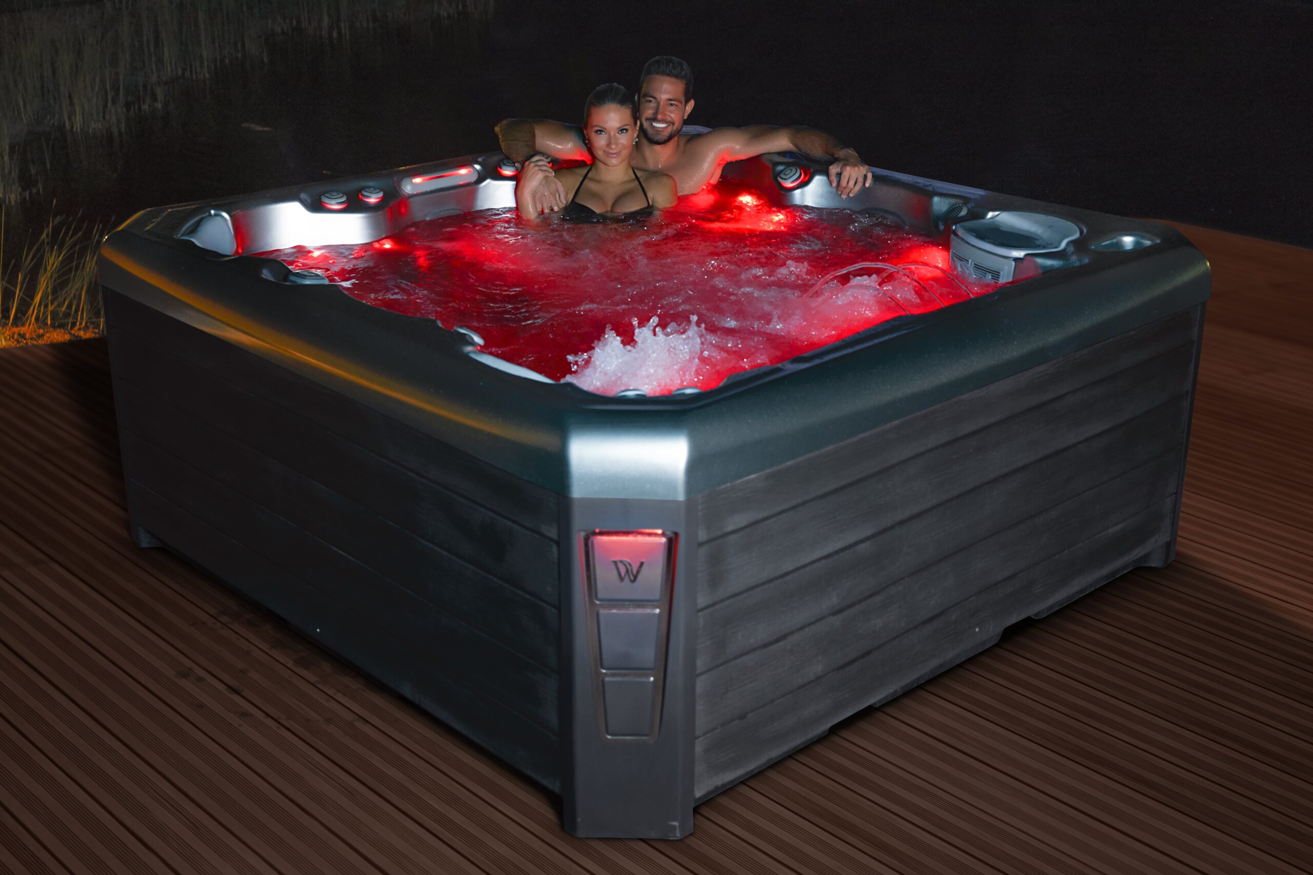 Luxury hot tub with LED Lighting