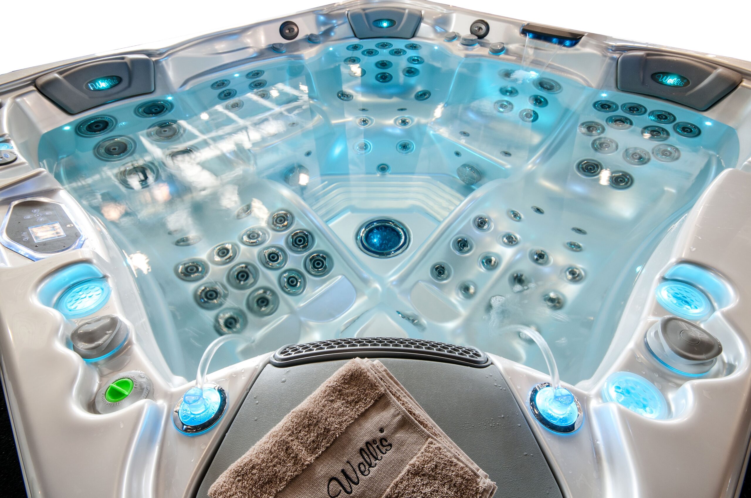 Luxury hot tub with LED lighting